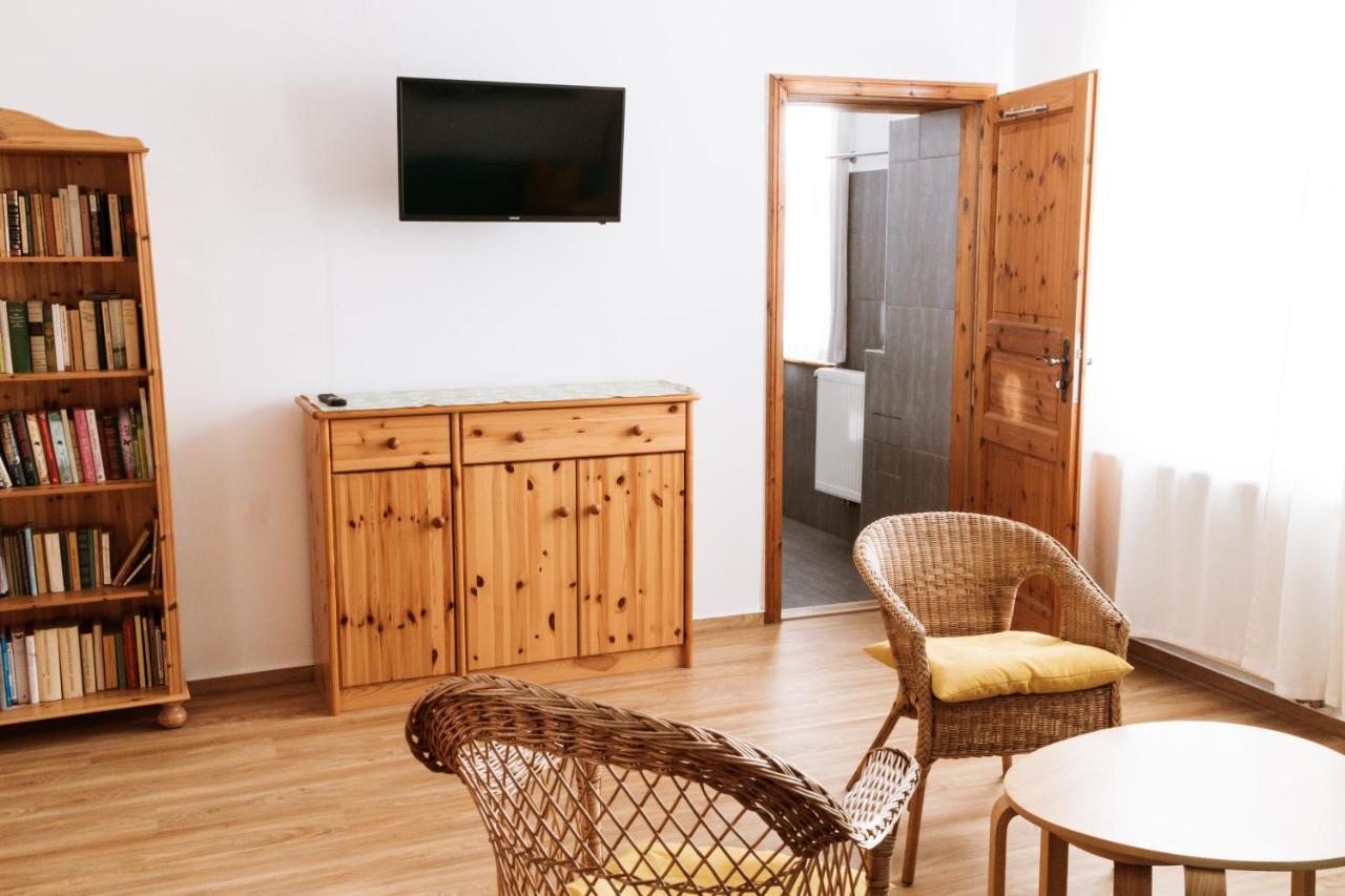 Ferienwohnung An Der Berliner Seenkette Schwerin  Extérieur photo
